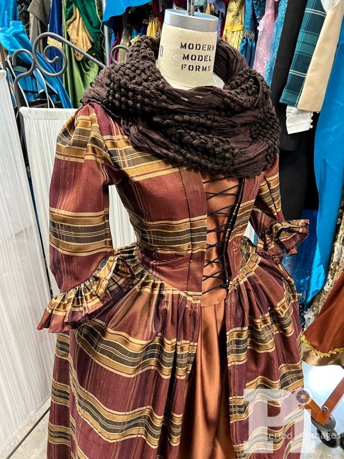 Image 2 of Lady Brenna Highlander Dress
