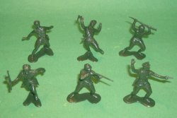 Hing Fat Russian World War II 12 Plastic Soldiers Set