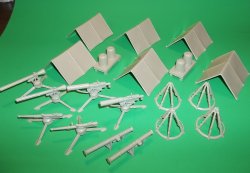 Marx Recast 26 Pc Training Center Light Tan Plastic Camp Accessory Set