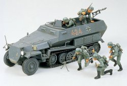  Tamiya 1/35 German SdKfz 251/1 Halftrack Plastic Model Kit 35020 