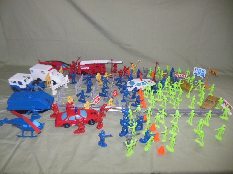 Image 0 of TSD City Of The Zombie Apocalypse Limited Edition Playset