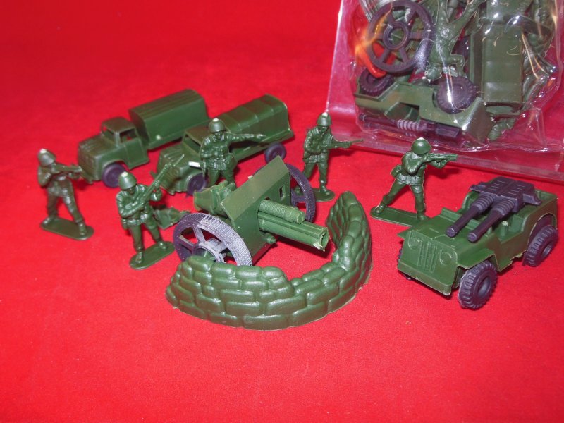 Image 1 of Super Army Plastic Armymen Bagged Set With Cannon, Trucks, Jeep, Soldiers NEW!