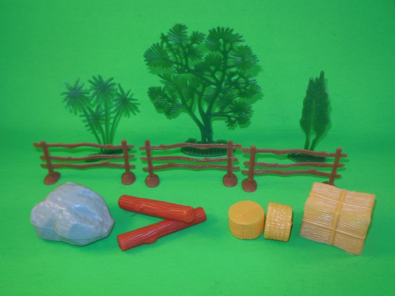 Image 1 of Farm Fences And Accessories Plastic Diorama Set 39782