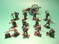 Hing Fat Russian World War II 12 Plastic Soldiers Set