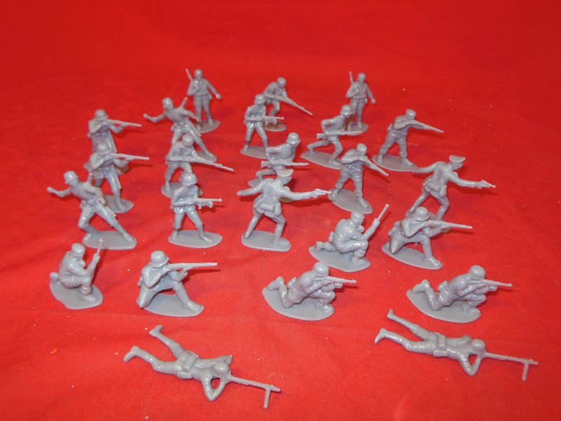 Image 1 of World War II 1/32nd Scale Plastic German Infantry Soldiers Set PYS-47