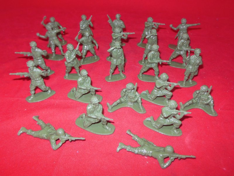 Image 1 of World War II 1/32nd Scale Plastic US Paratroopers Soldiers Set PYS-46