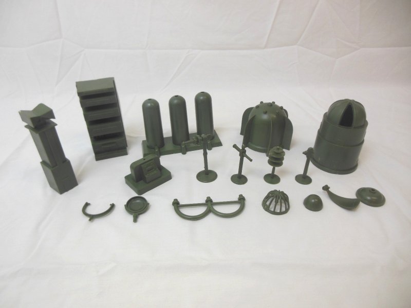 Image 0 of Marx Reisssue Cape Canaveral Accessories 17 Pc Set