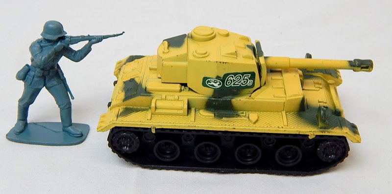 Image 2 of German Panzer III Style Desert Camo '625' Plastic Tank