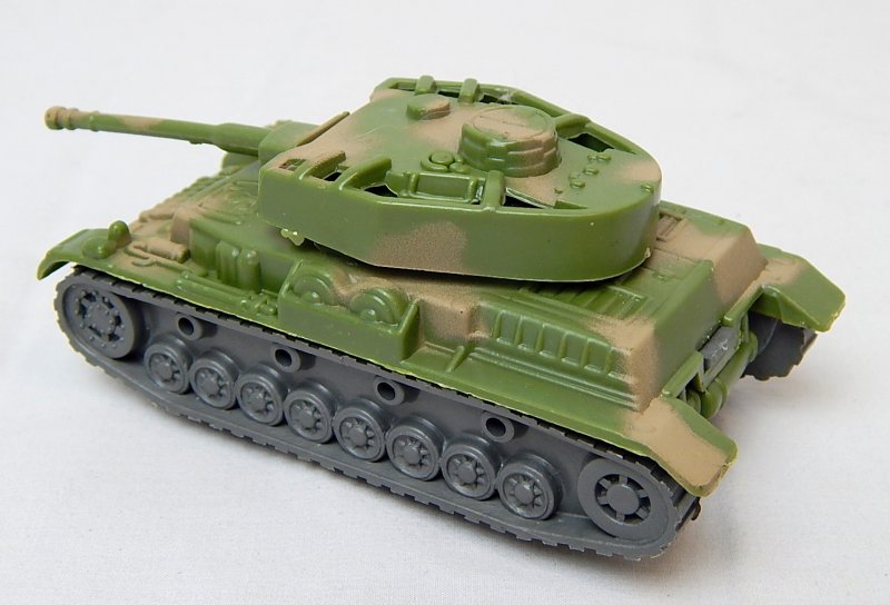 Image 1 of German WWII Panzer IV Style Green Camo Armor Turret Plastic Tank