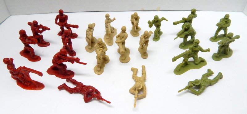 Image 0 of Set Of 100 Science Fiction Starship Troopers Alien Type Plastic Soldiers