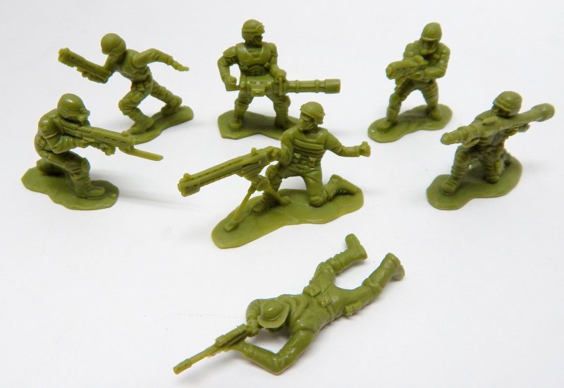 Image 1 of Set Of 100 Science Fiction Starship Troopers Alien Type Plastic Soldiers