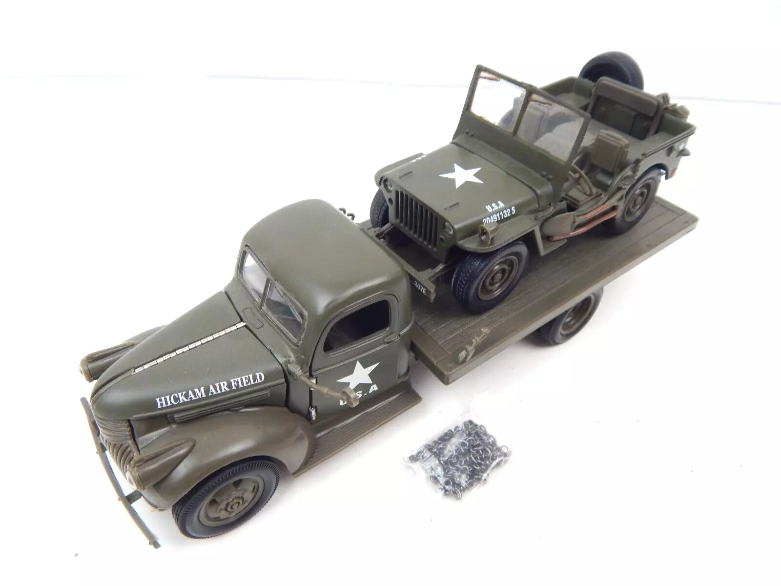 Image 0 of New Ray 1/32 1941 U.S. Willys Jeep & Chevrolet Flatbed Hickman Field Truck 