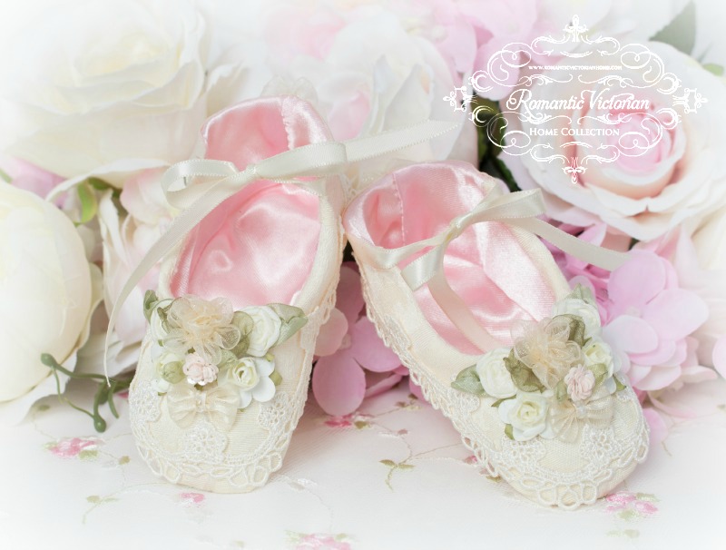 Image 0 of Ivory Damask Baby Shoes