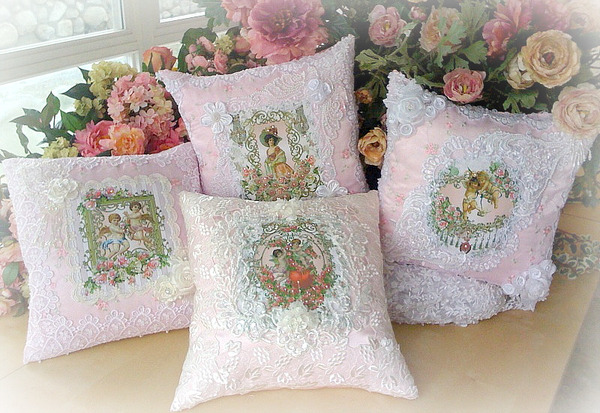 Image 0 of Crystal Roses Pillows