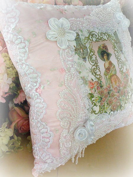 Image 21 of Crystal Roses Pillows