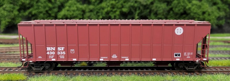 BNSF 430335 Athearn/MDC FMC covered hopper