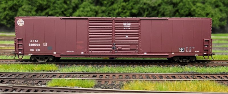 ATSF 601098 Walthers 60' Double-door Boxcar