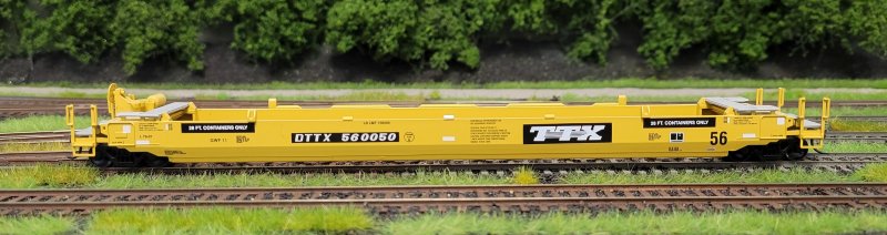 DTTX 560050 Athearn Dual 28' Well Container Car