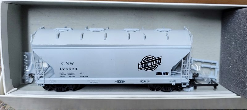 Image 0 of Intermountain 41501-09 CNW 175574 2 Bay ACF Covered Hopper