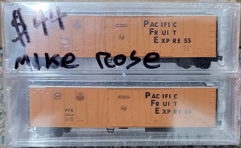 Micro Trains PFE Reefer 2-pack (custom run)
