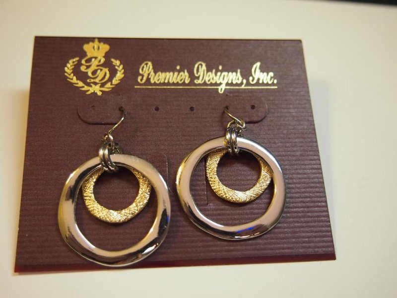 Premier Designs Jewelry Customer Service 4