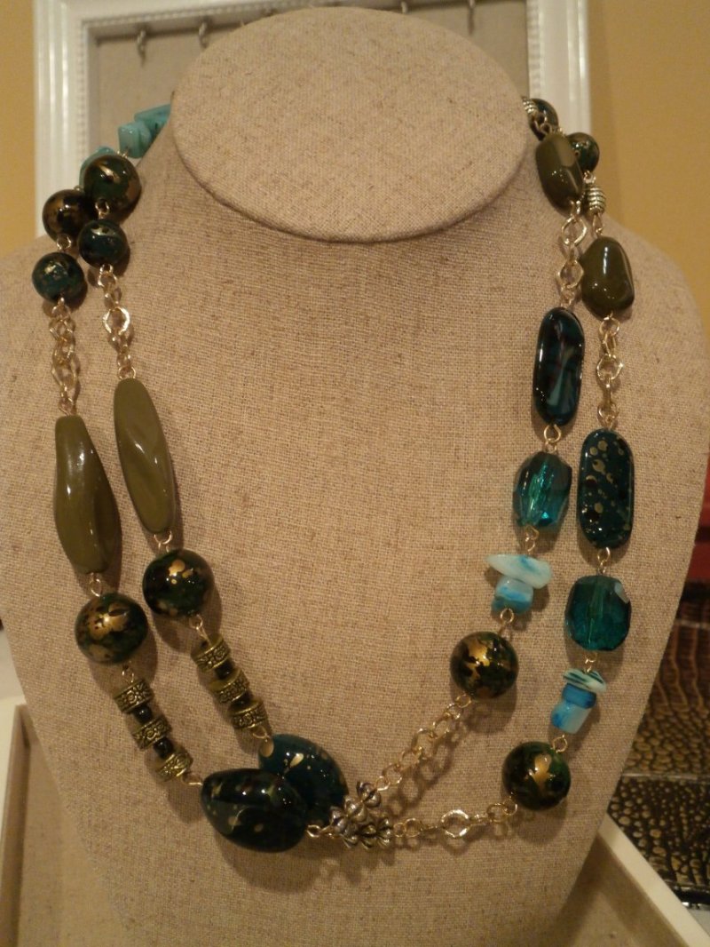 VERDE Retired Premier Designs Necklace