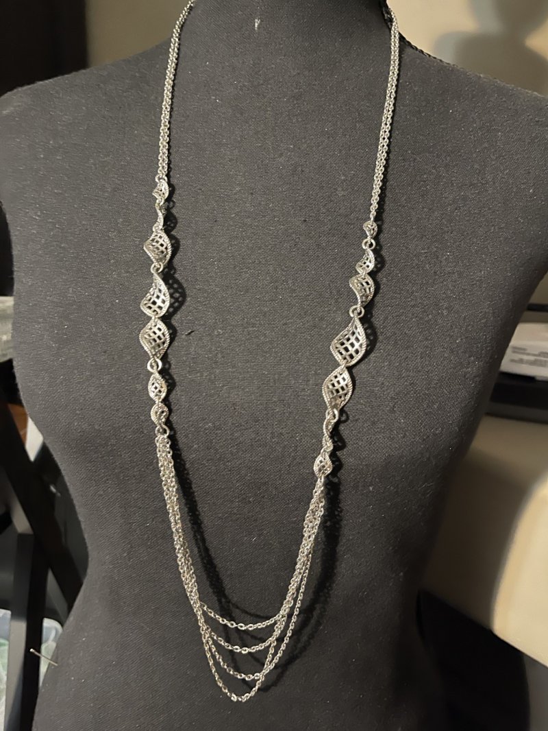 SPINDLE Retired lia sophia necklace