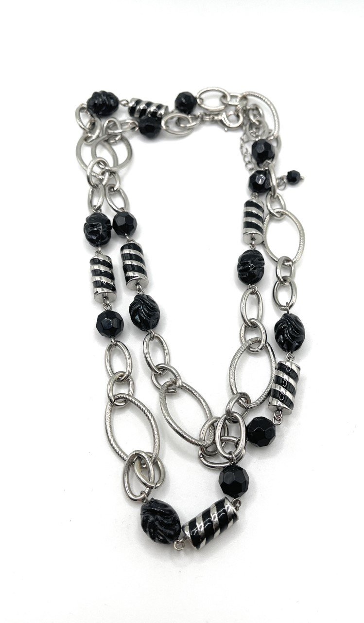 TWIST & SHOUT Retired lia sophia necklace