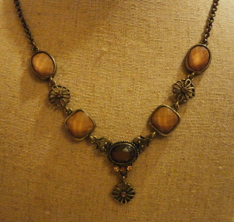 TOFFEE Retired lia sophia necklace