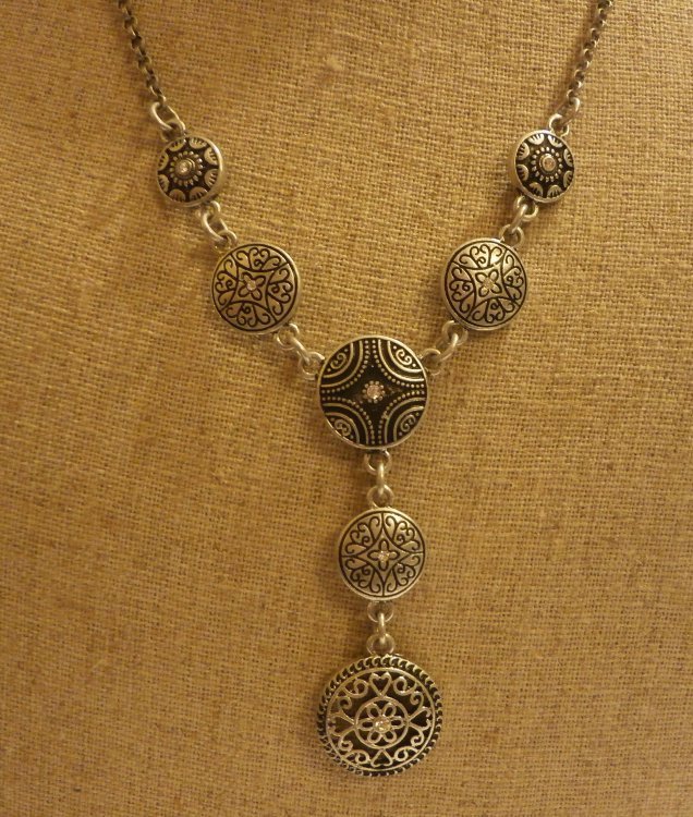 SCRAPBOOK Retired lia sophia necklace