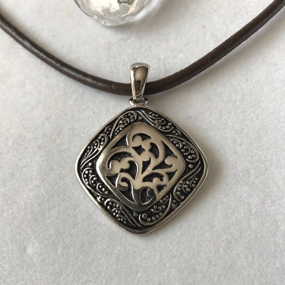 SHERIDAN, BY TRISH Retired lia sophia necklace