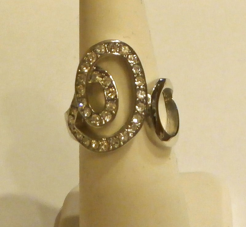 SLINKY Retired lia sophia ring Size 6