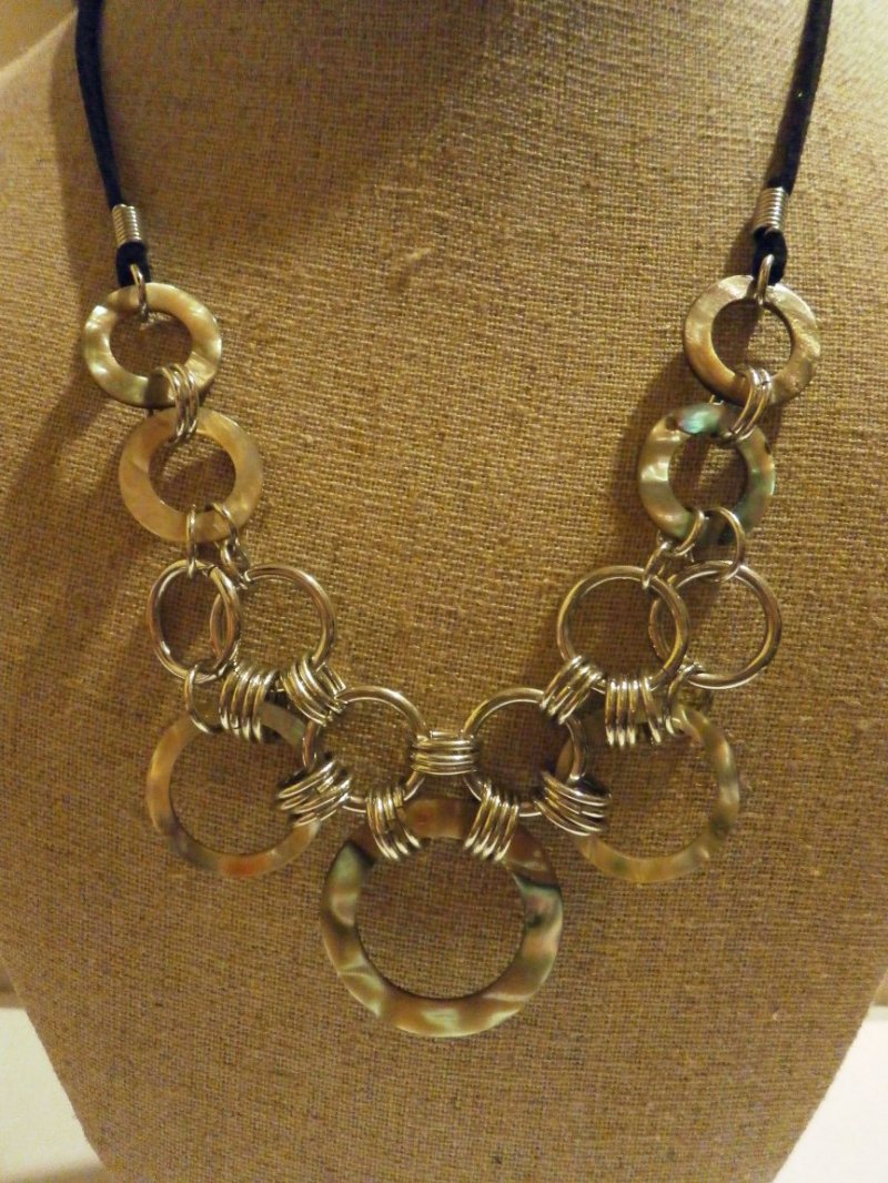 SWEET ESCAPE Retired lia sophia necklace
