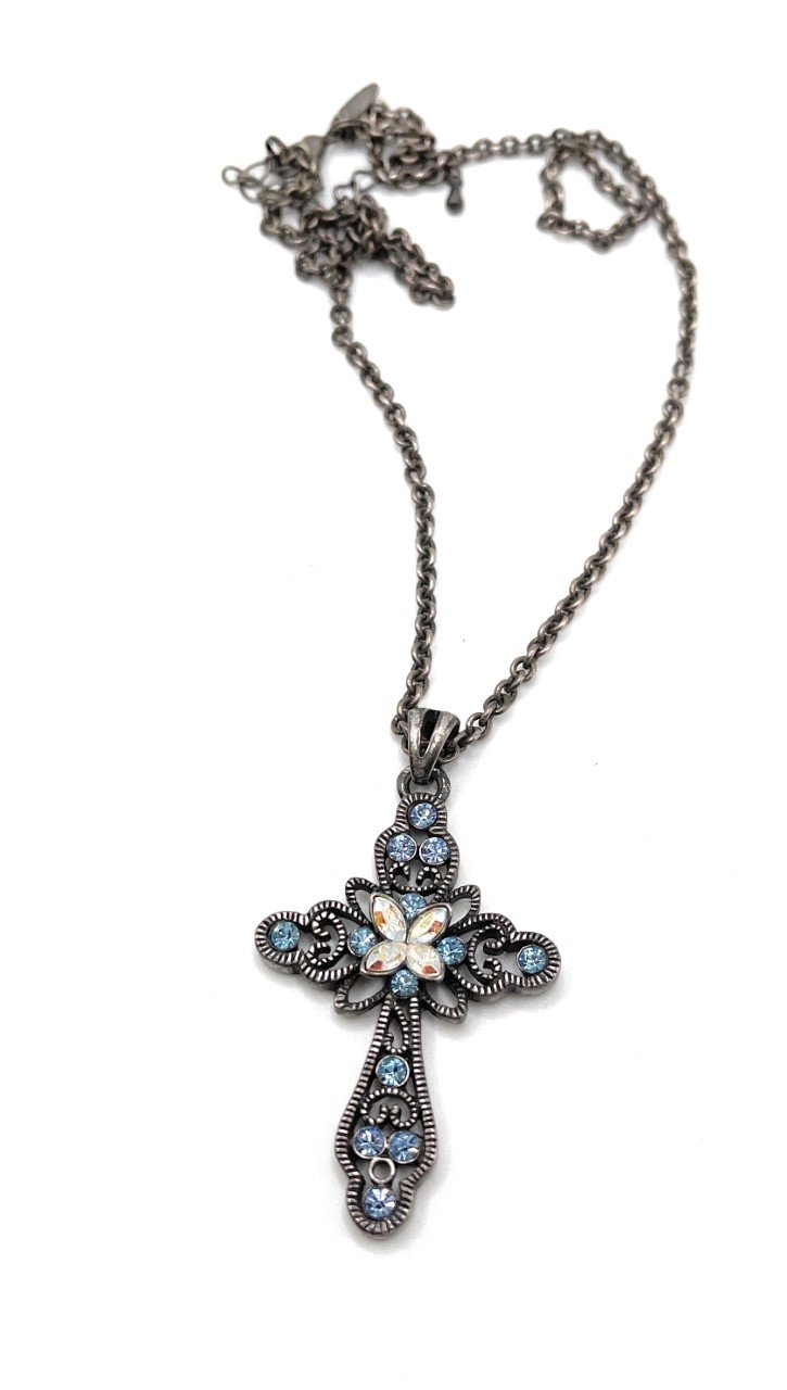 Trinity Retired lia sophia necklace