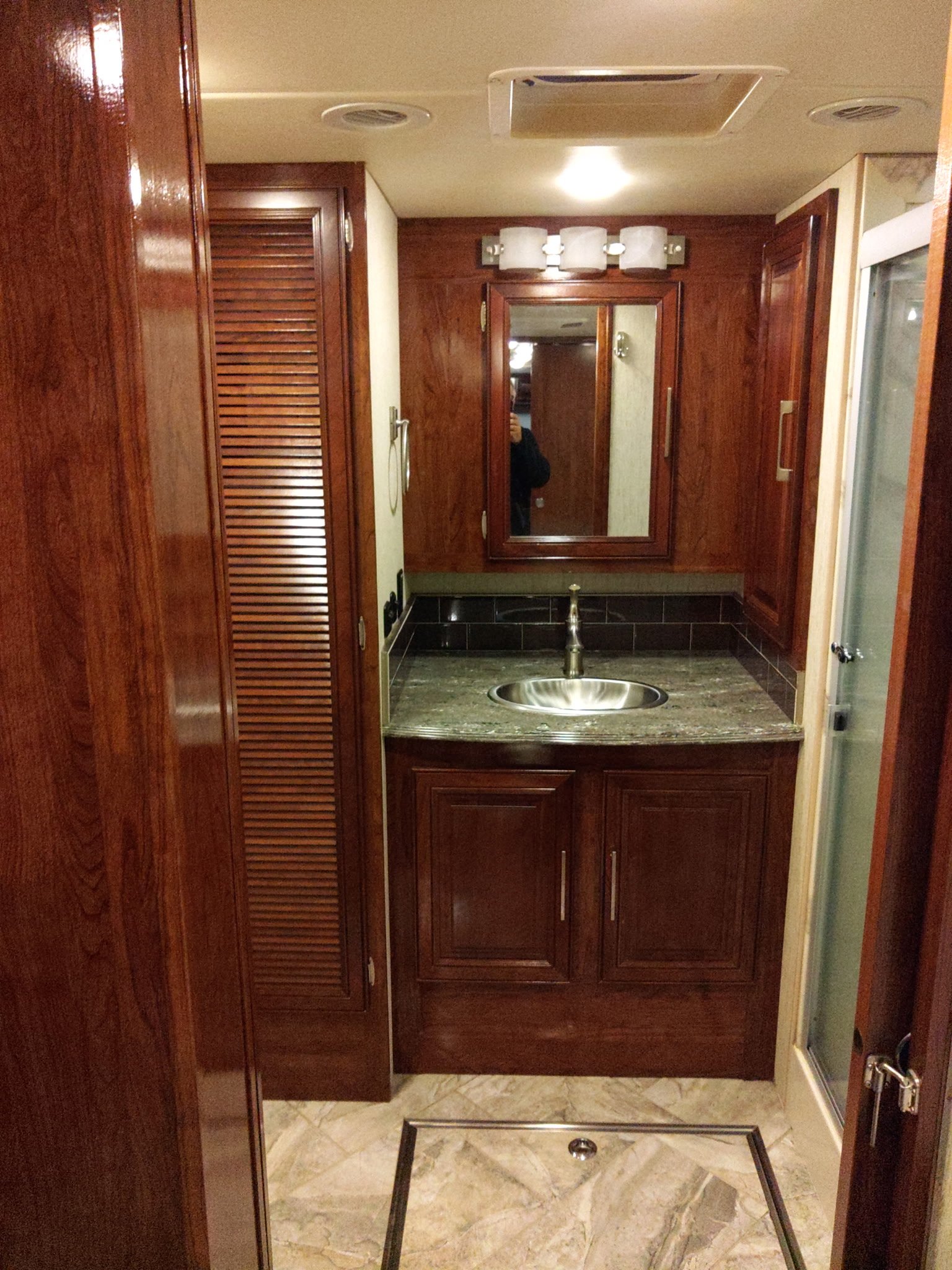 Image 3 of 2017 41' Sportscoach 407Fw Diesel pusher class A      PROJECT