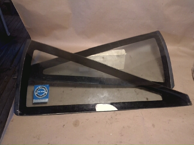 1979-85 rear quarter glass 000231 000299