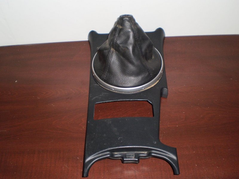 Console with shifter boot  W/o Navigation 000873